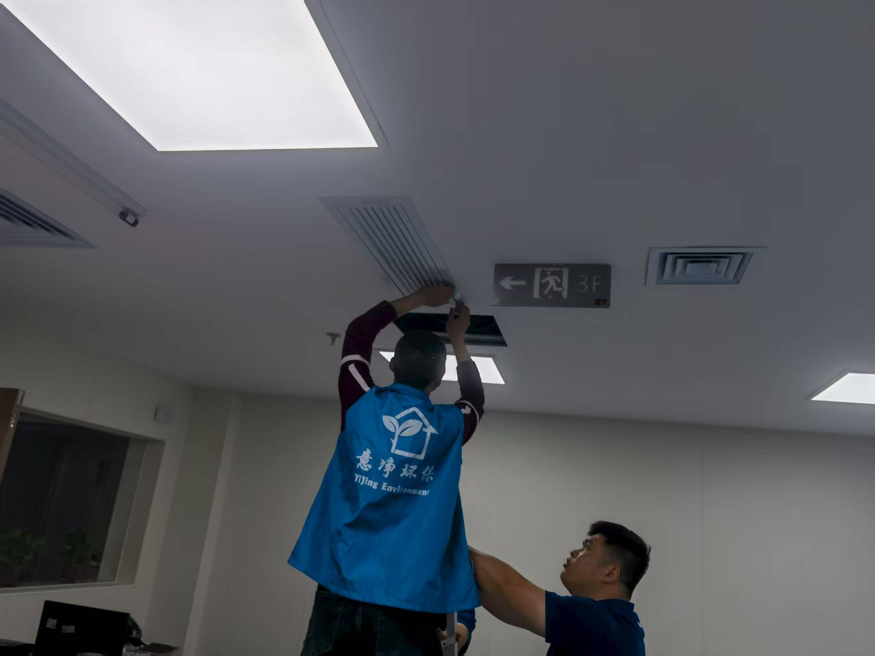 上海长征医院中央空调末端净化消毒装置